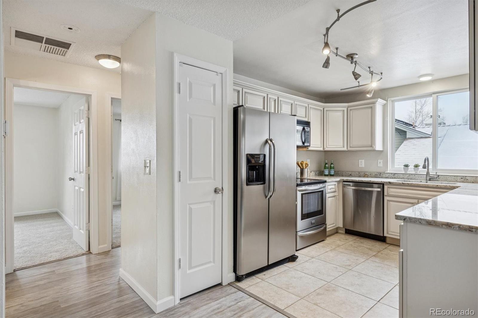 MLS Image #11 for 4001 s flanders way,aurora, Colorado