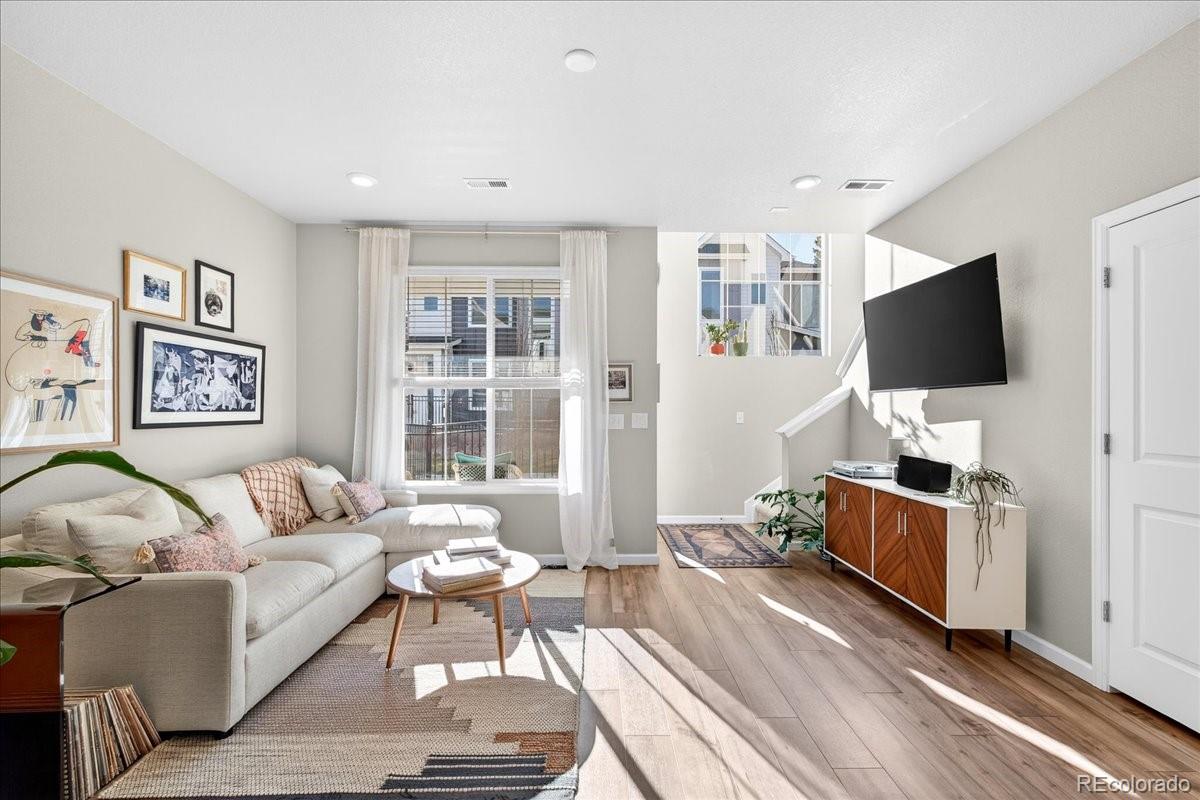 MLS Image #4 for 1971 s poplar court,denver, Colorado