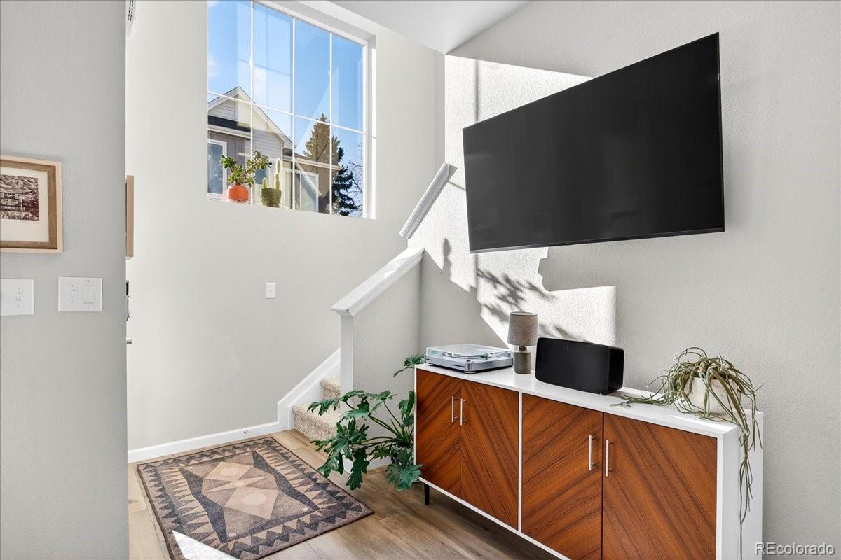 MLS Image #5 for 1971 s poplar court,denver, Colorado