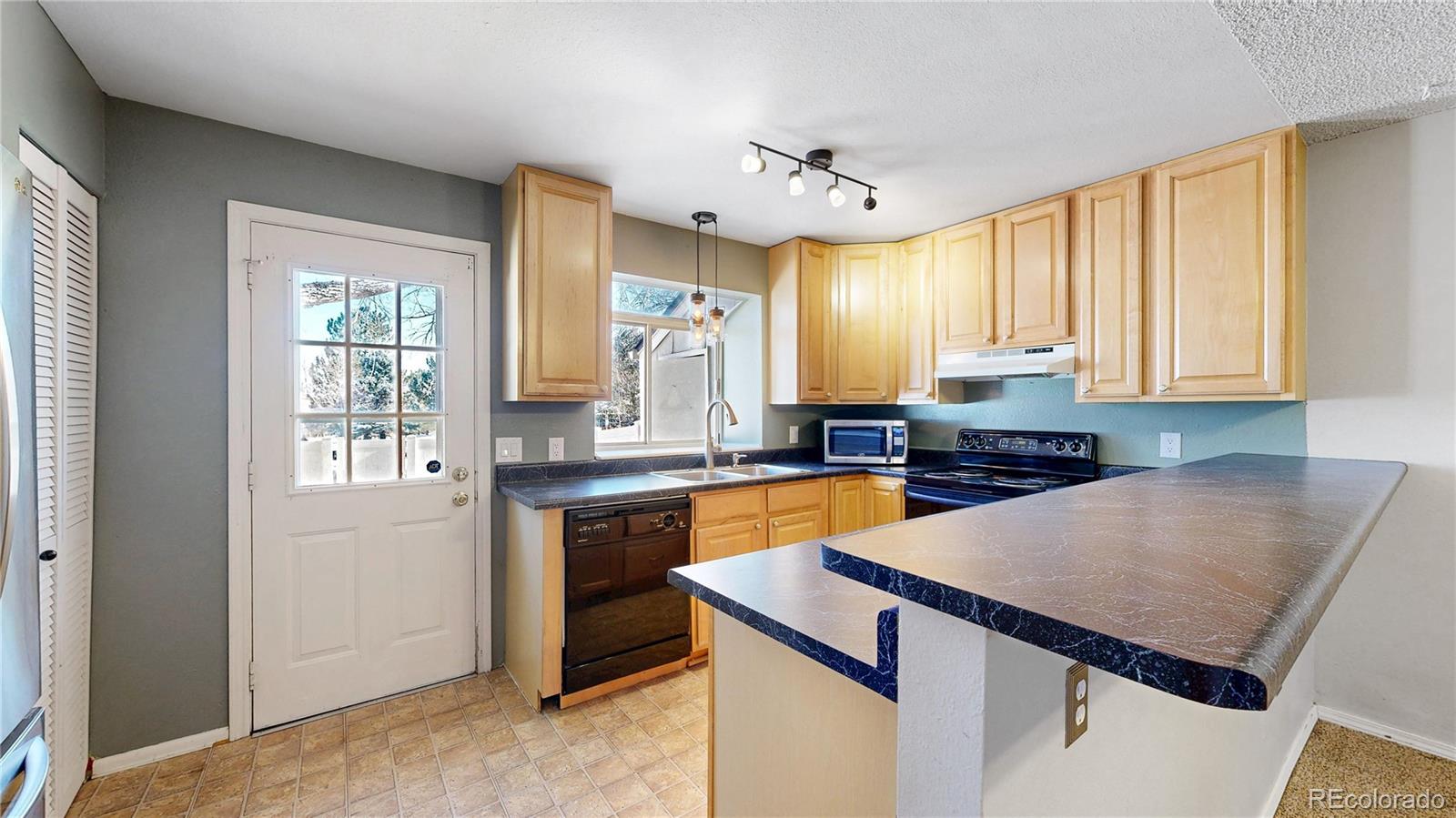 MLS Image #8 for 9669 w chatfield avenue e,littleton, Colorado
