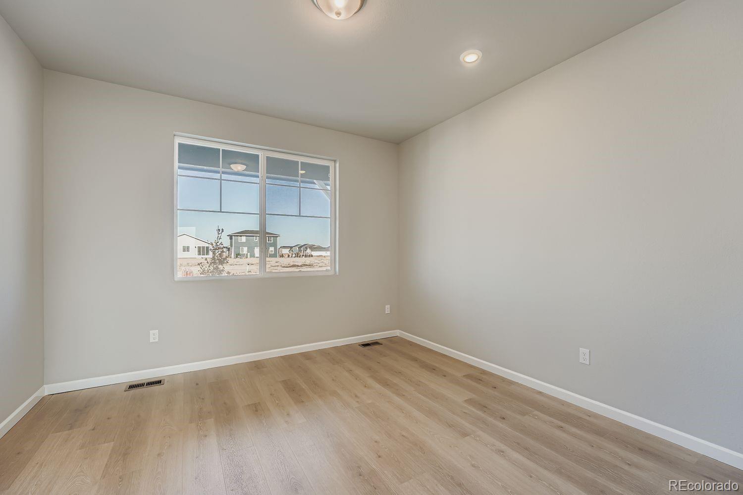 MLS Image #13 for 55020 e 27th avenue,strasburg, Colorado