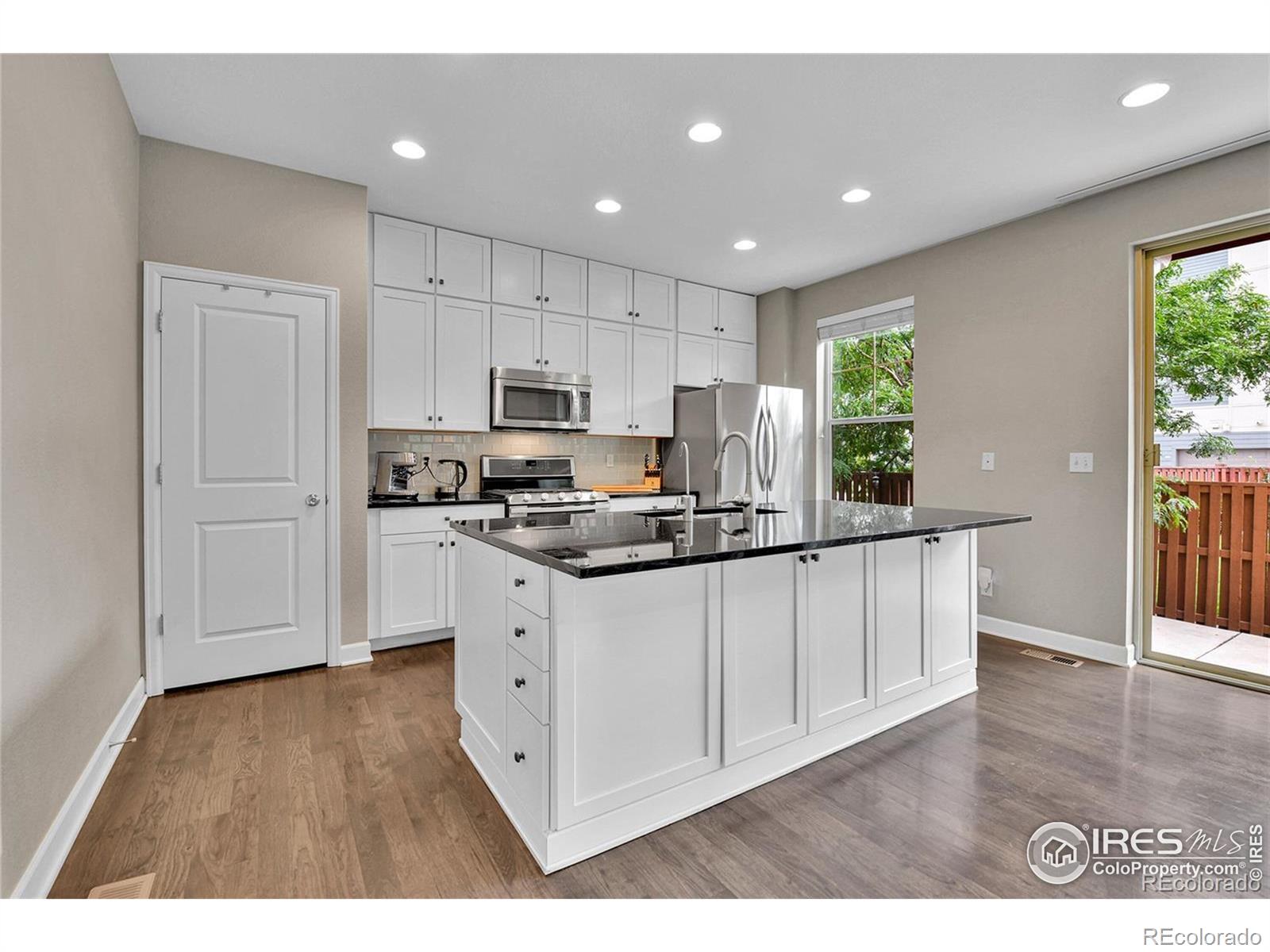 MLS Image #10 for 4974  akron street,denver, Colorado