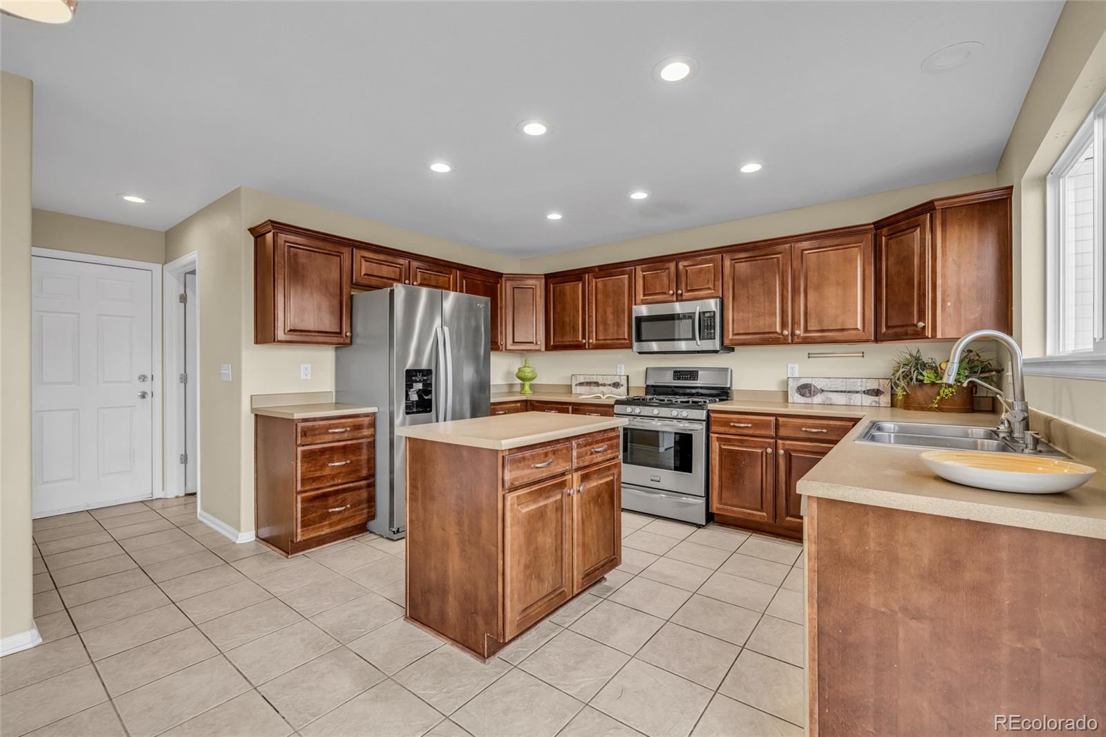 MLS Image #10 for 17093 e 104th way,commerce city, Colorado