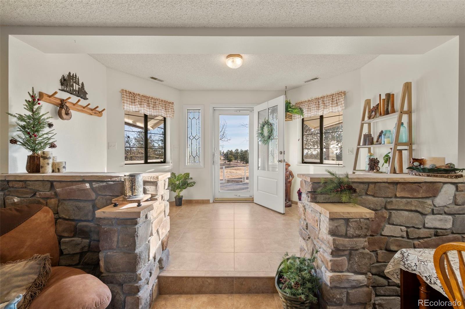 MLS Image #3 for 537  chapparal trail,florissant, Colorado