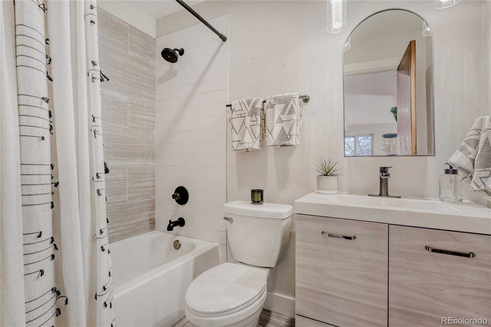 MLS Image #14 for 2451 s ivanhoe place,denver, Colorado