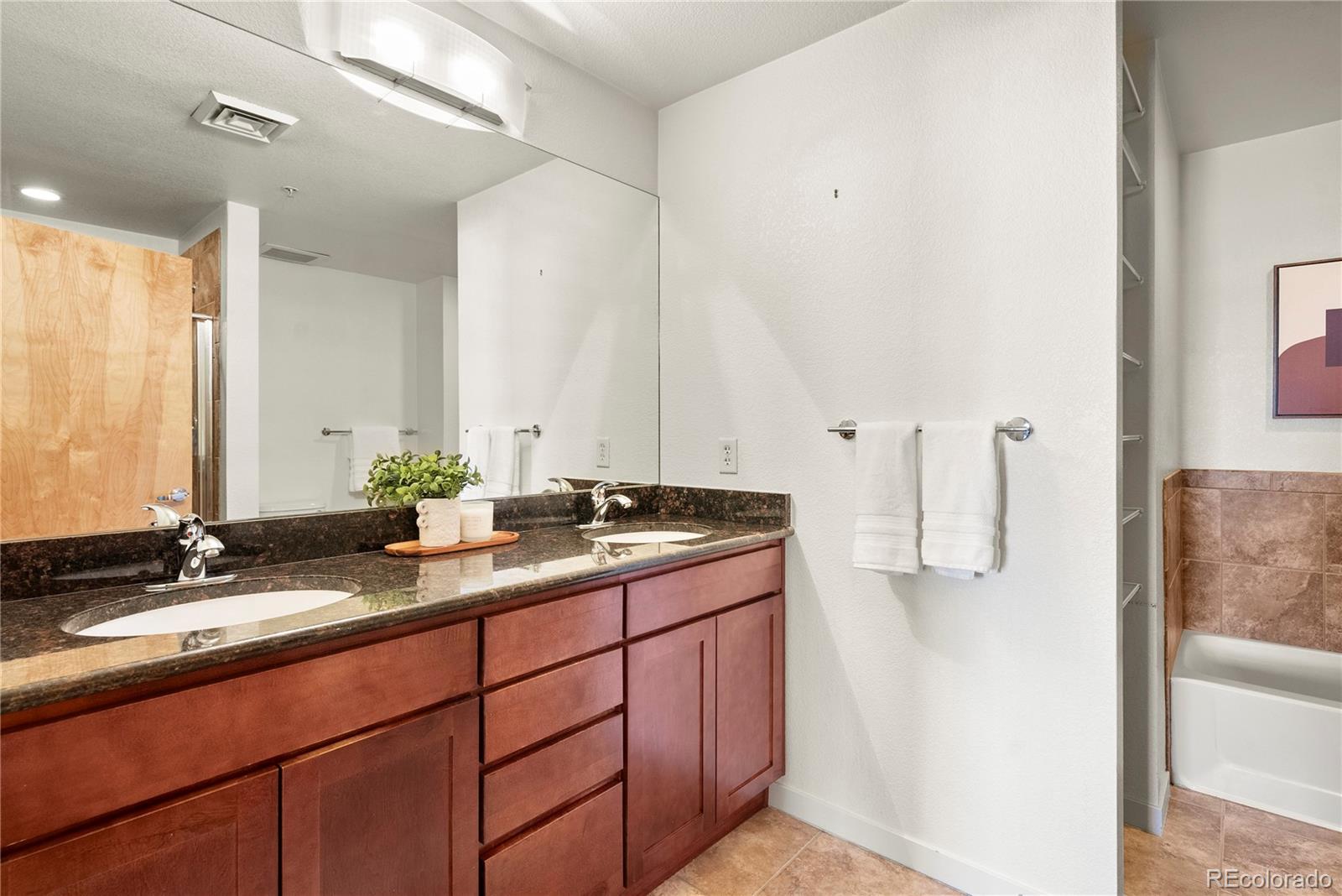 MLS Image #9 for 1555  central street 301,denver, Colorado
