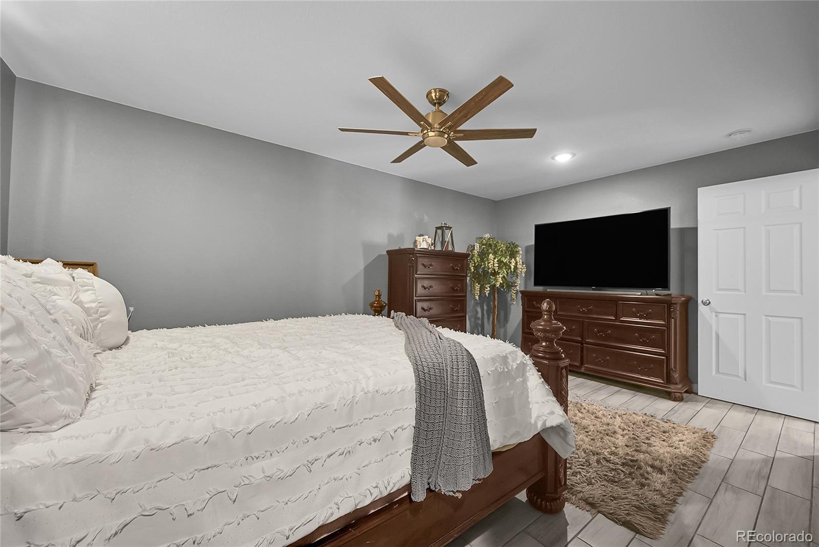 MLS Image #13 for 4642  eureka court,denver, Colorado