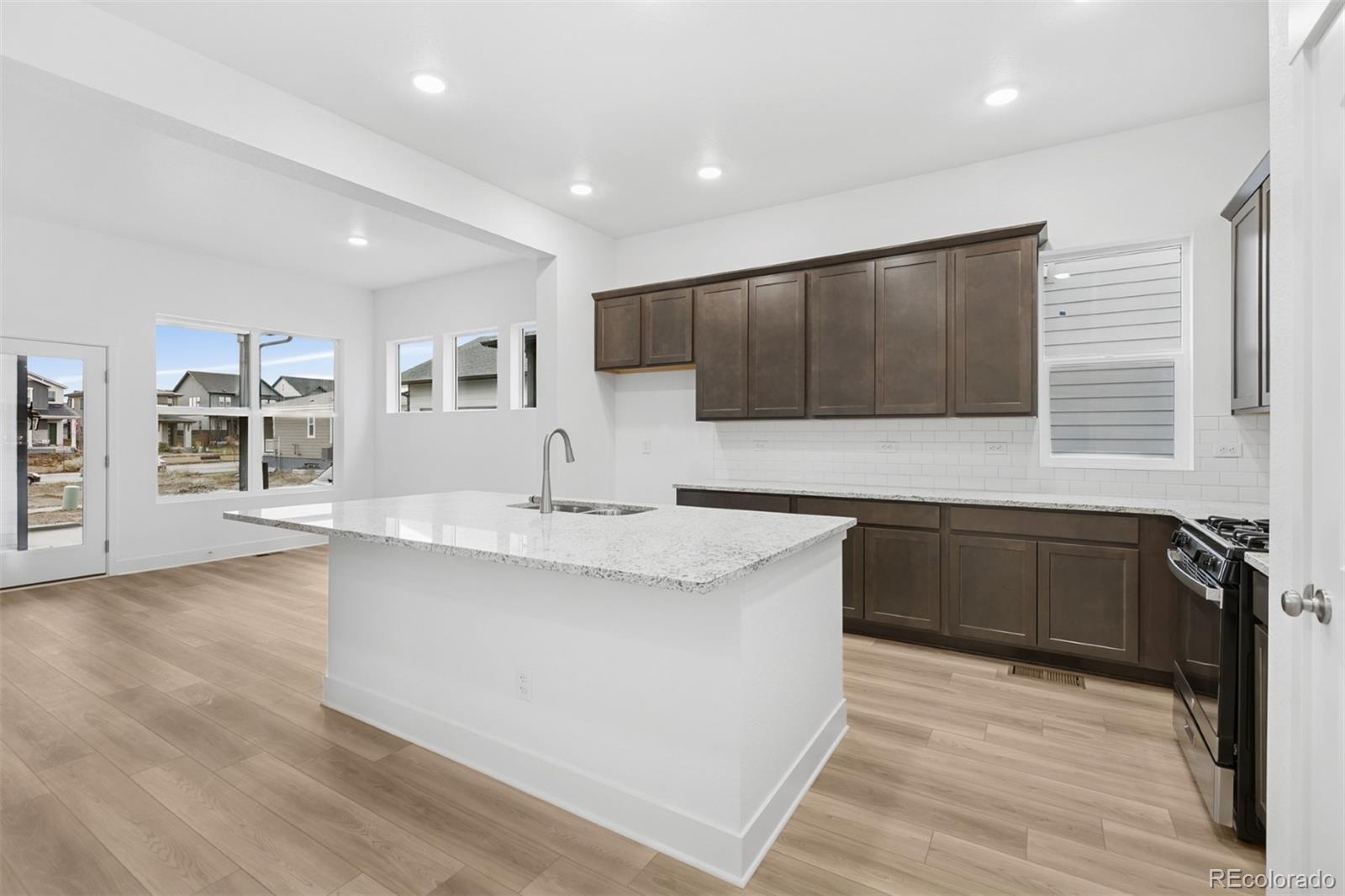 MLS Image #5 for 21047 e 62nd drive,aurora, Colorado