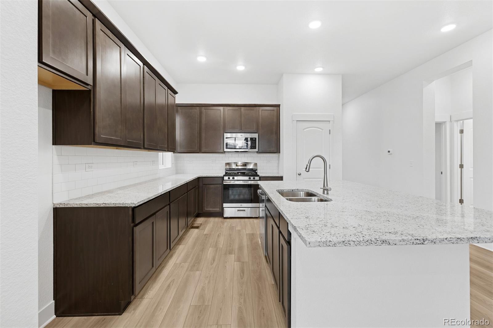 MLS Image #8 for 21047 e 62nd drive,aurora, Colorado