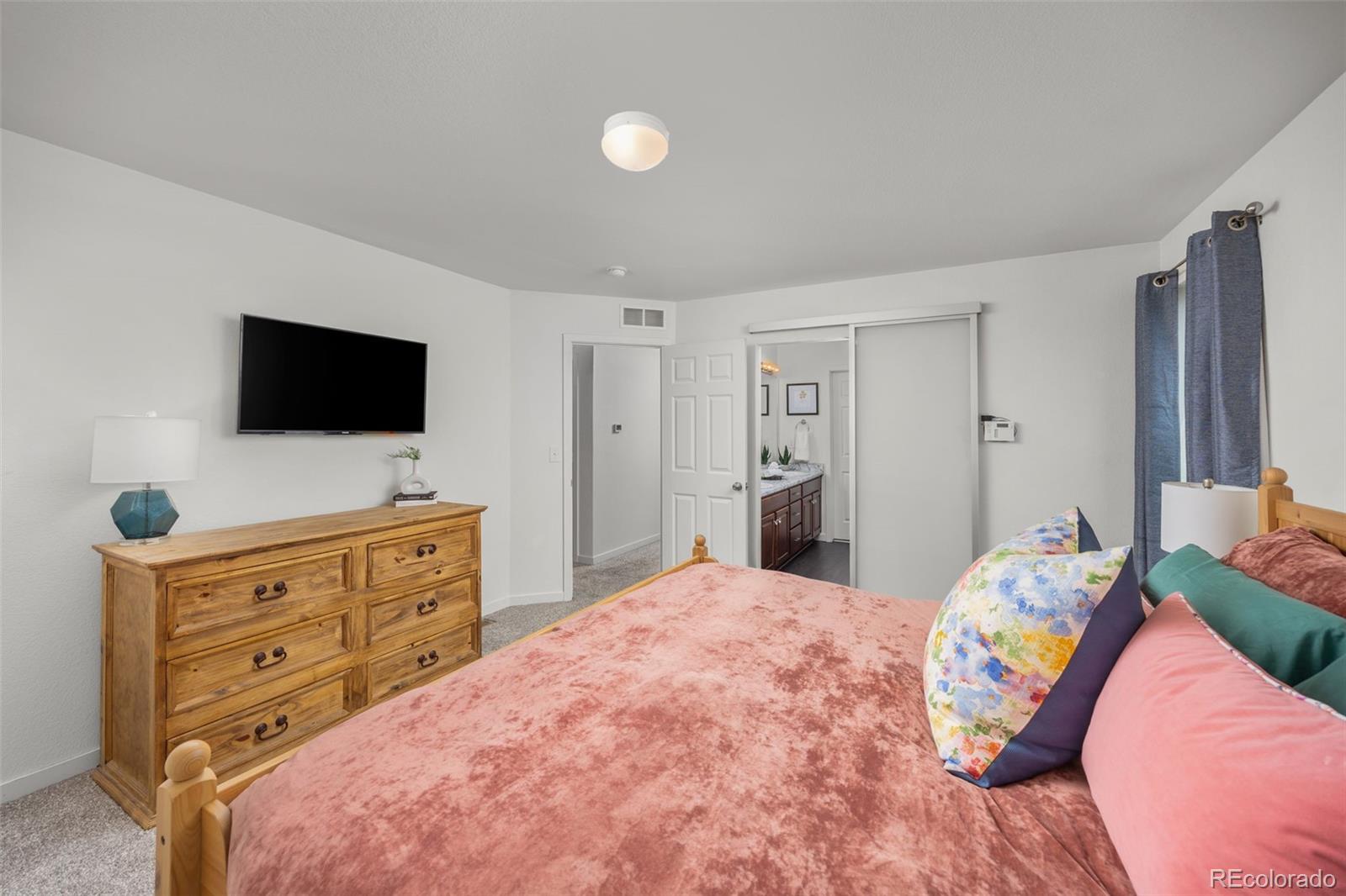 MLS Image #11 for 19105 e 55th avenue,denver, Colorado