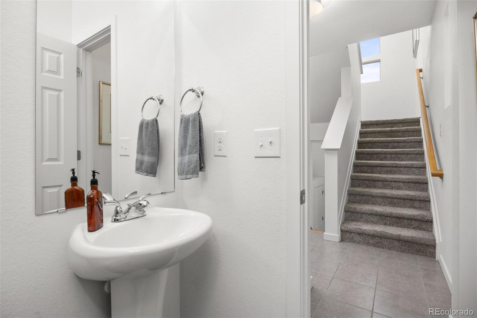 MLS Image #9 for 19105 e 55th avenue,denver, Colorado
