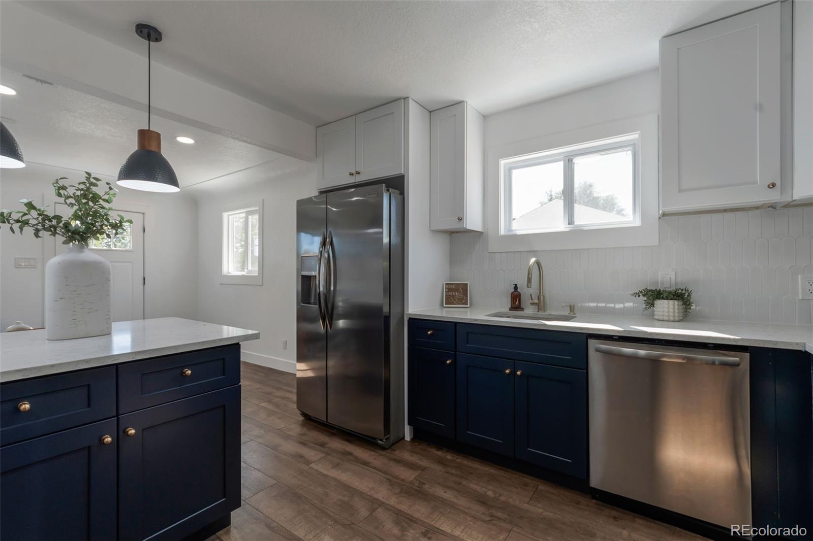 MLS Image #3 for 1135 s vrain street,denver, Colorado