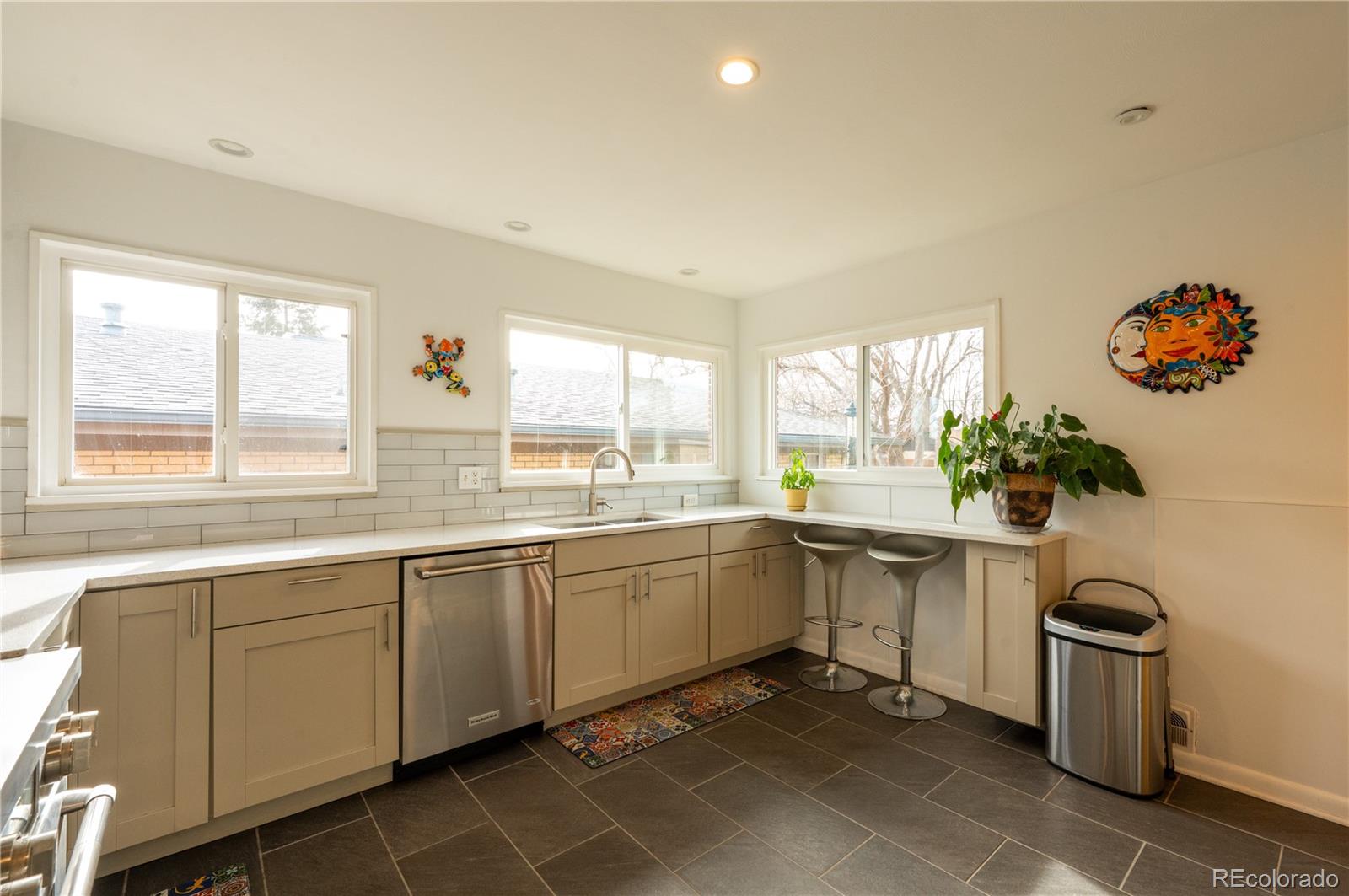 MLS Image #5 for 343 s ivy street,denver, Colorado