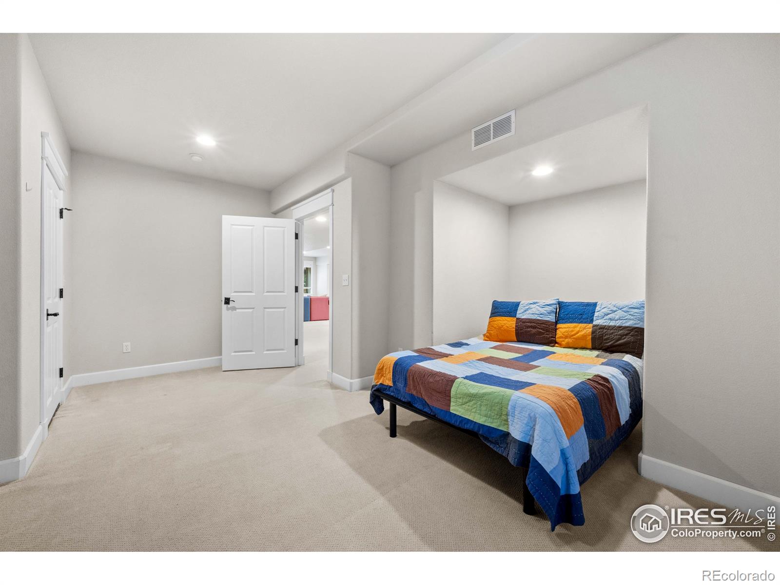 MLS Image #46 for 2005  calico court,longmont, Colorado