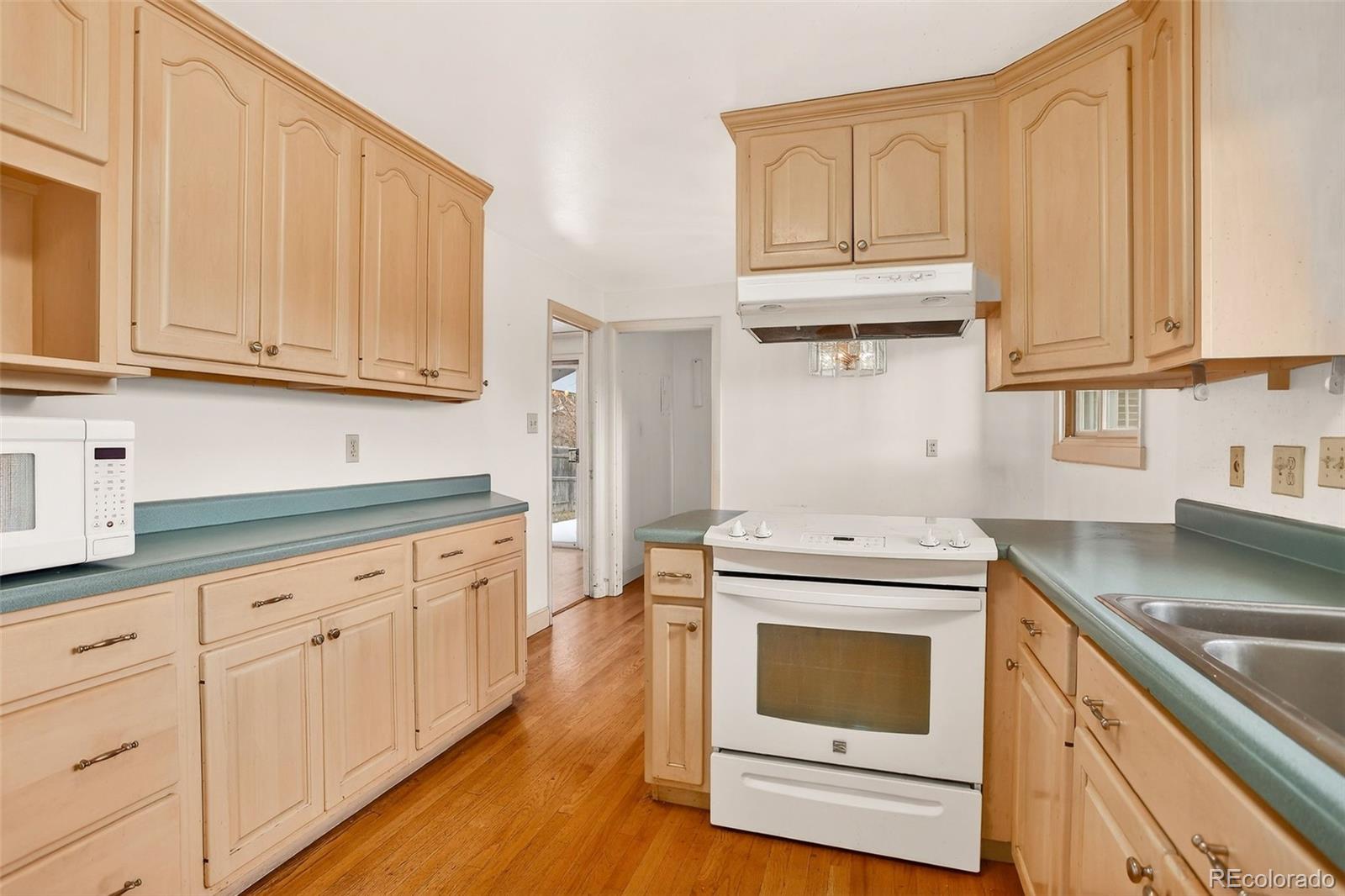 MLS Image #8 for 6001 e cedar avenue,denver, Colorado