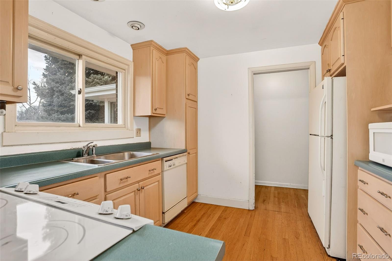 MLS Image #9 for 6001 e cedar avenue,denver, Colorado