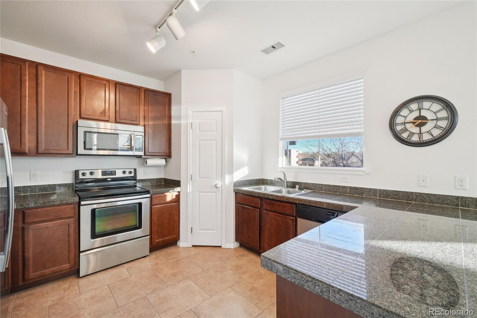 MLS Image #9 for 9637 e 5th avenue 206,denver, Colorado