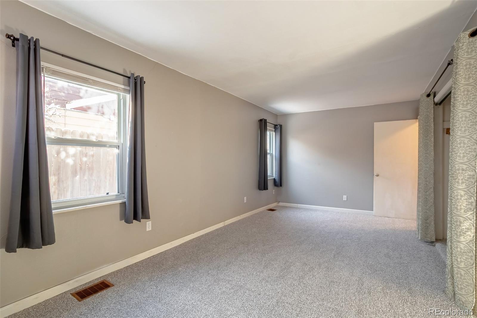 MLS Image #13 for 3016 s grape way,denver, Colorado
