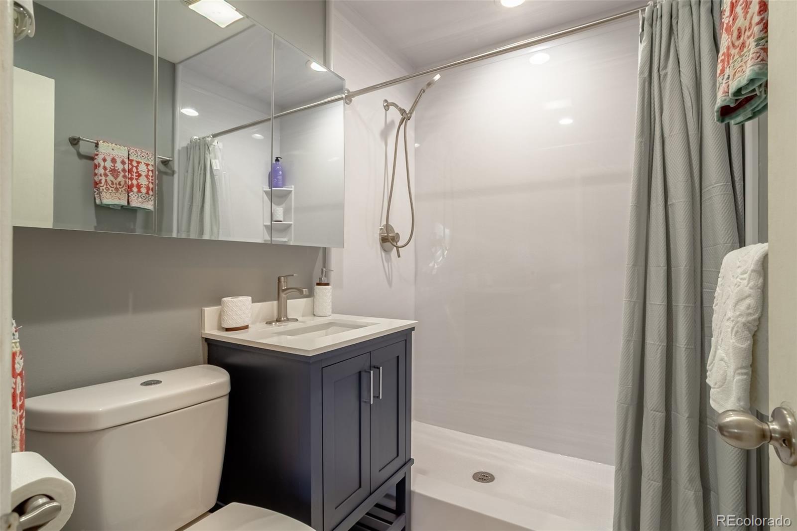 MLS Image #15 for 3016 s grape way,denver, Colorado
