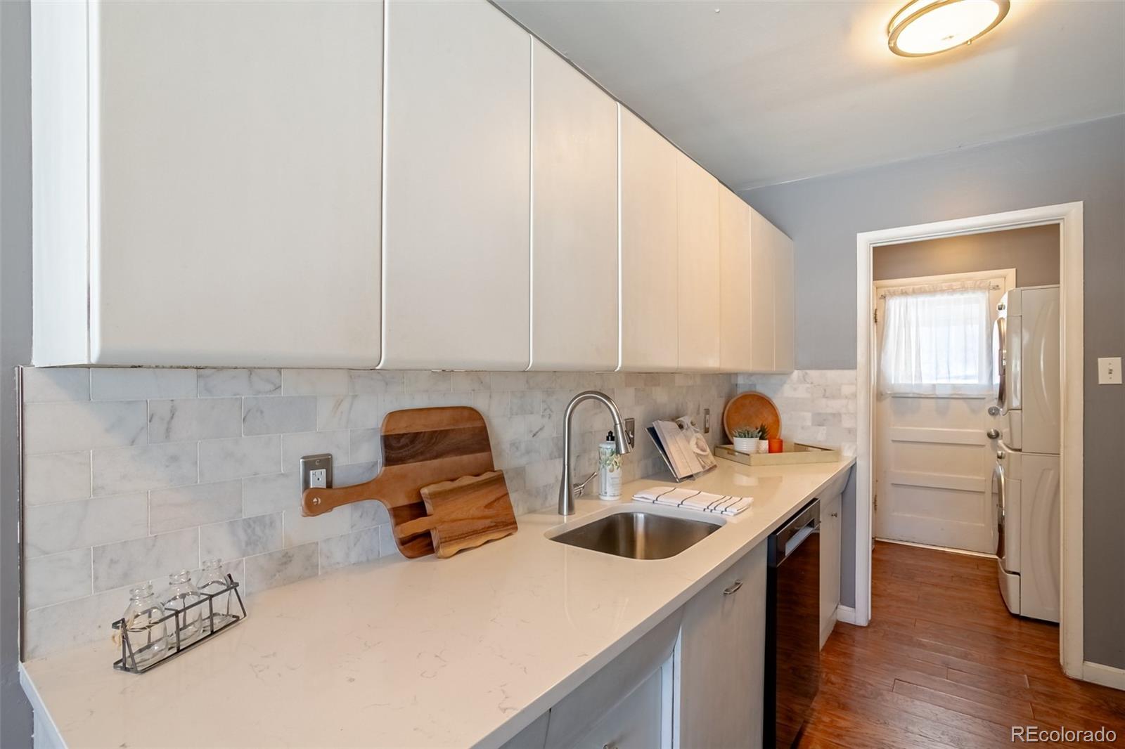 MLS Image #4 for 3016 s grape way,denver, Colorado