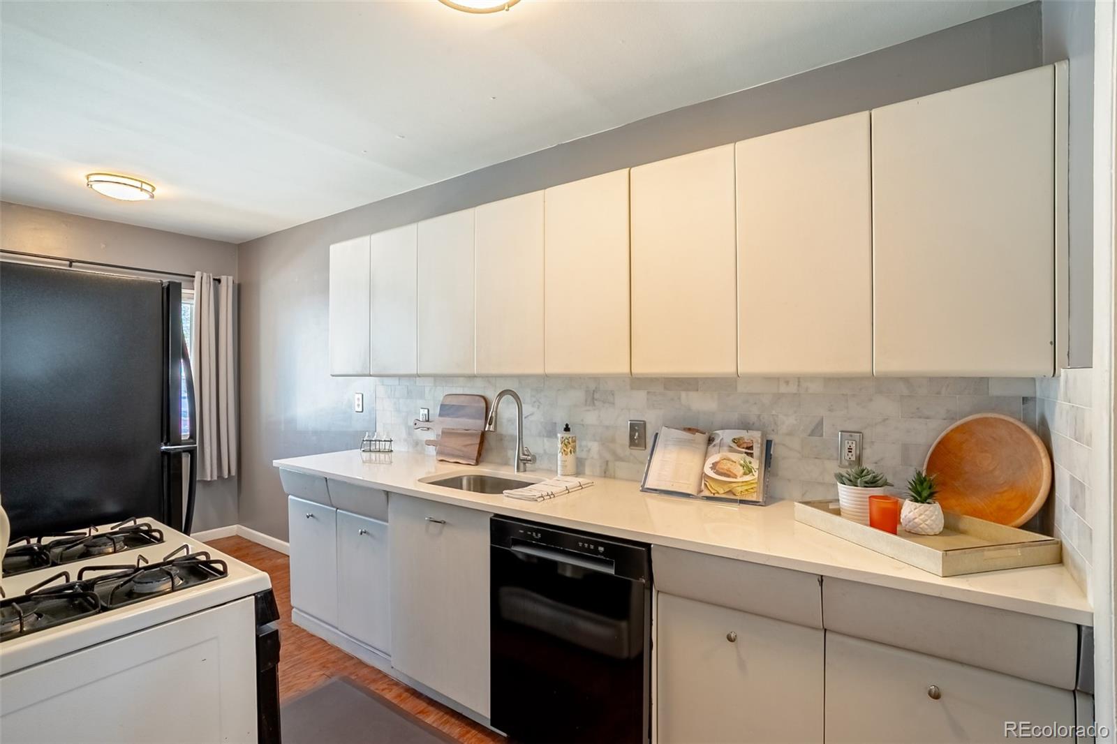 MLS Image #5 for 3016 s grape way,denver, Colorado
