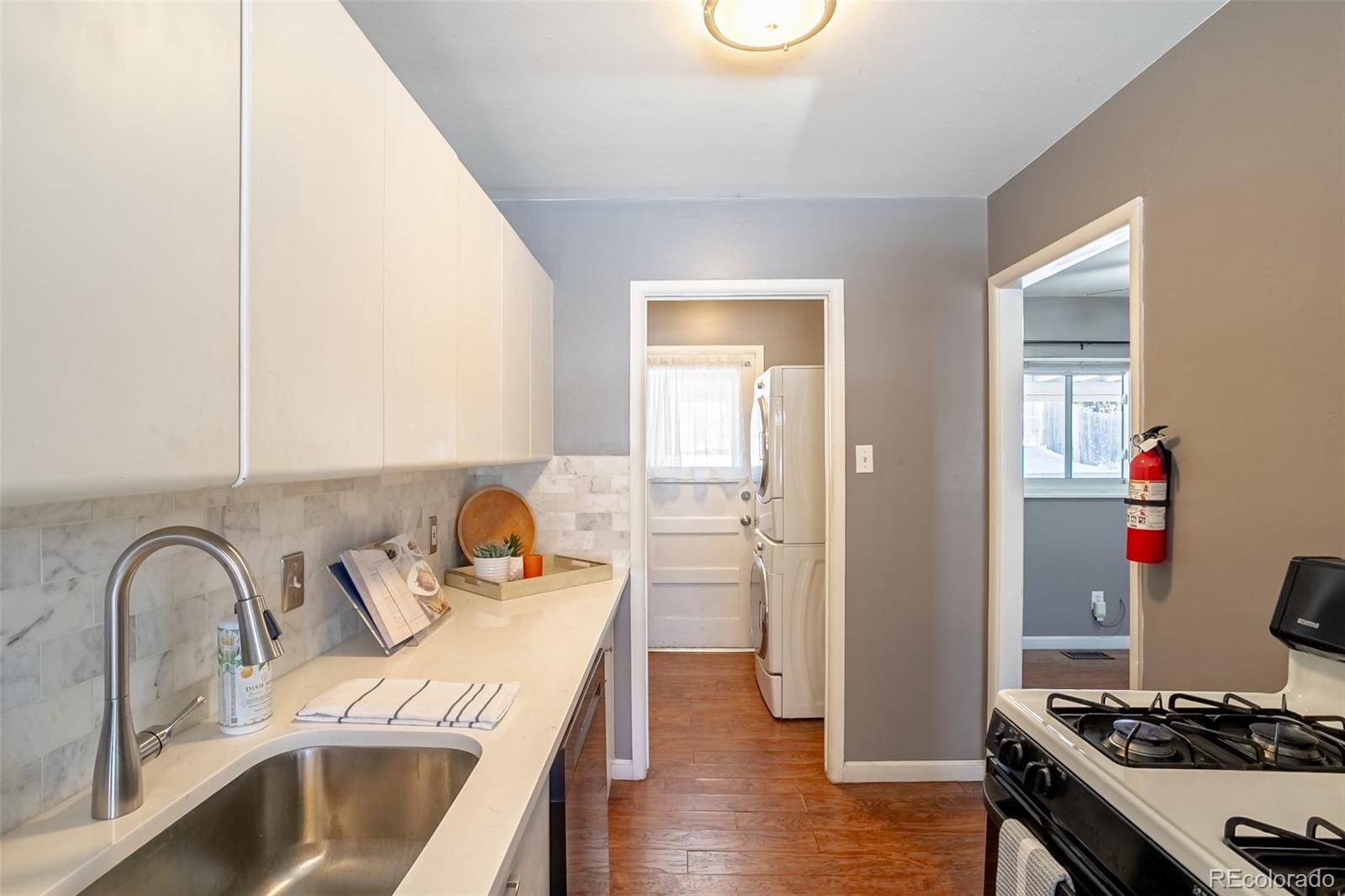 MLS Image #7 for 3016 s grape way,denver, Colorado