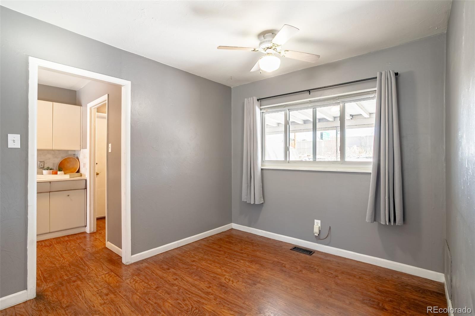 MLS Image #9 for 3016 s grape way,denver, Colorado