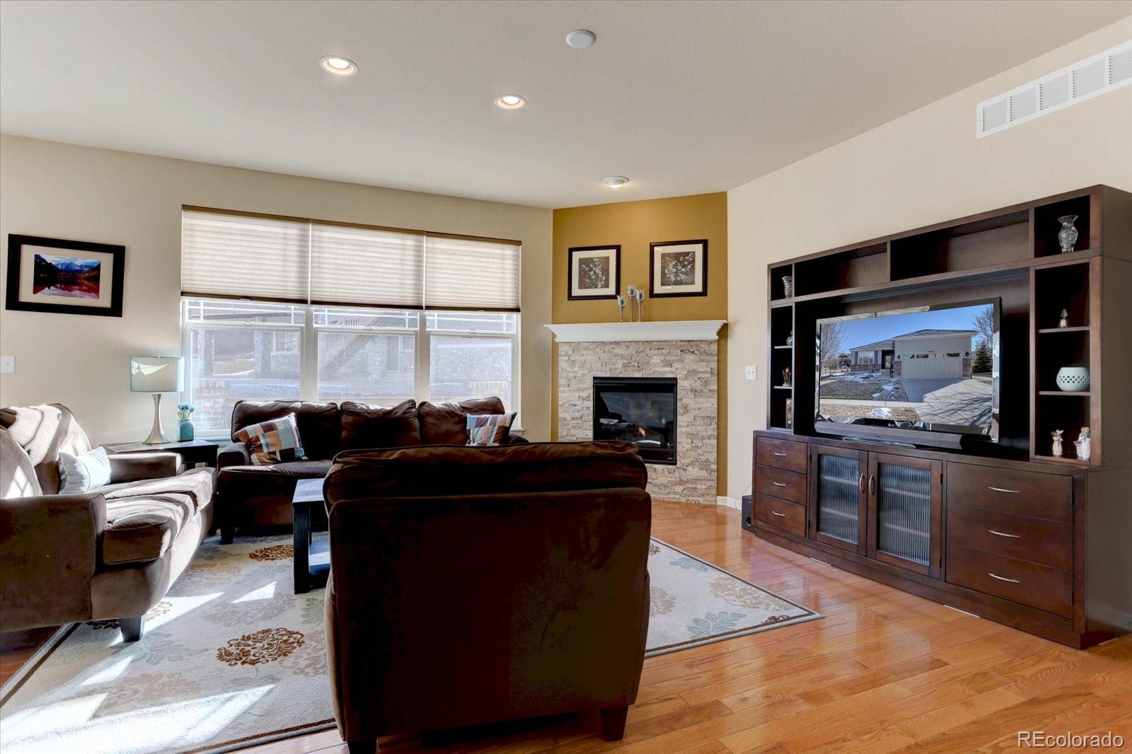 MLS Image #5 for 15932  torreys way,broomfield, Colorado