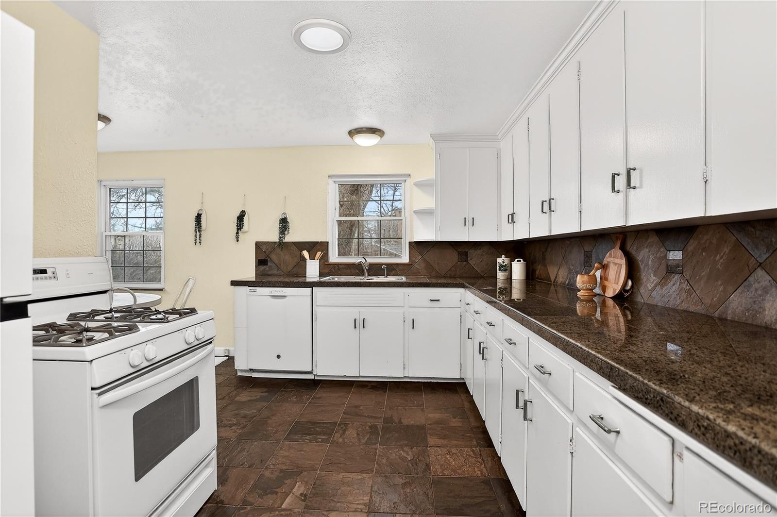 MLS Image #7 for 825  jasmine street,denver, Colorado