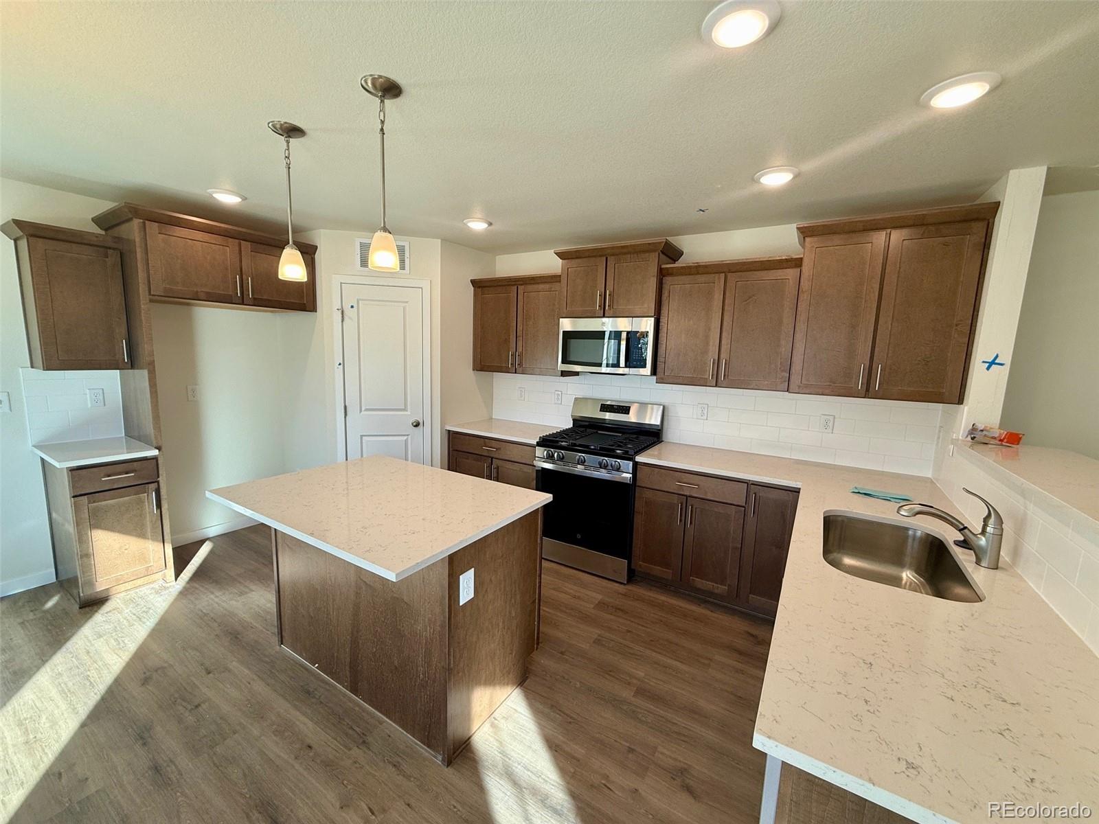 MLS Image #3 for 727 n clubview street,watkins, Colorado