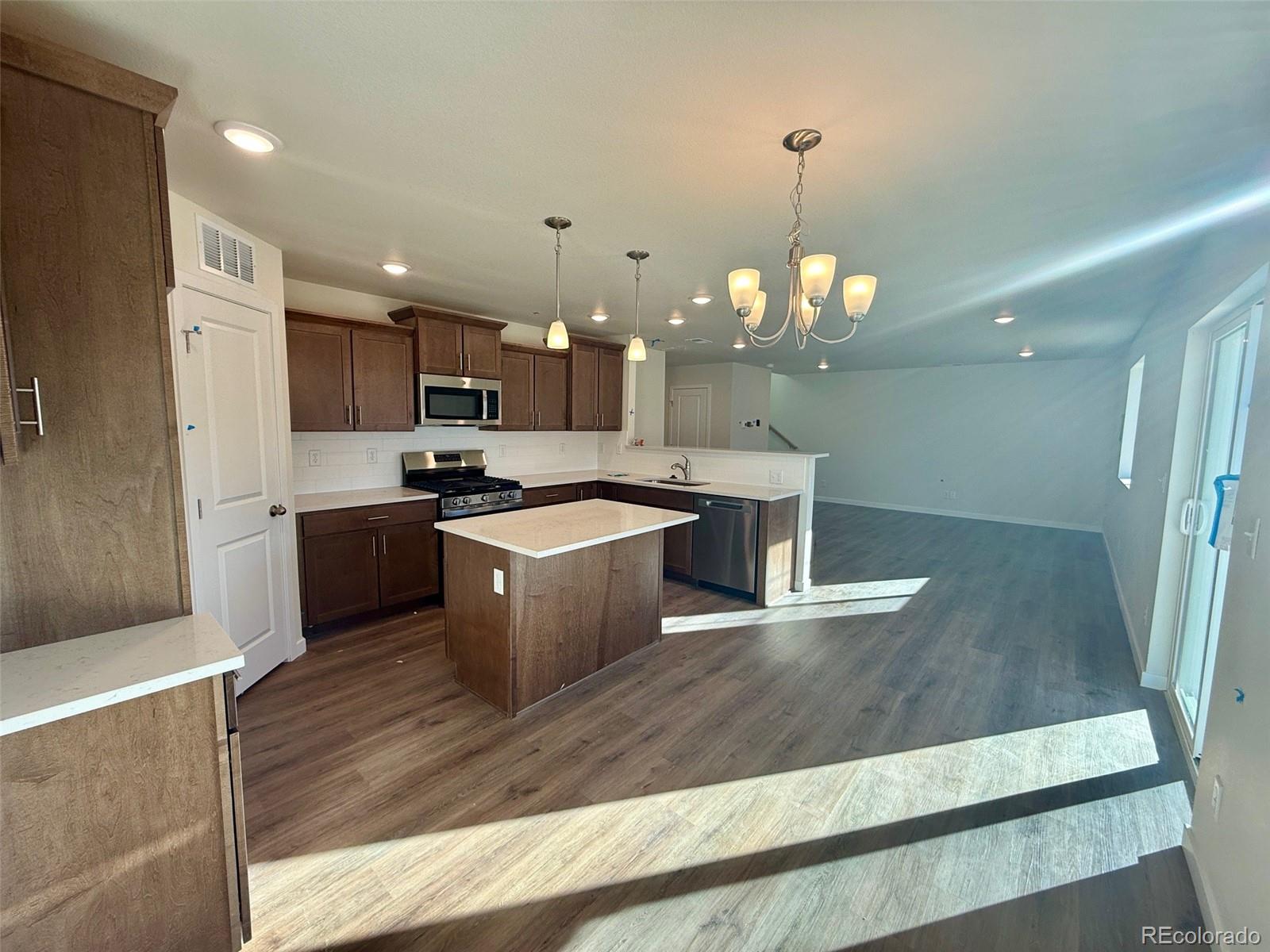 MLS Image #4 for 727 n clubview street,watkins, Colorado