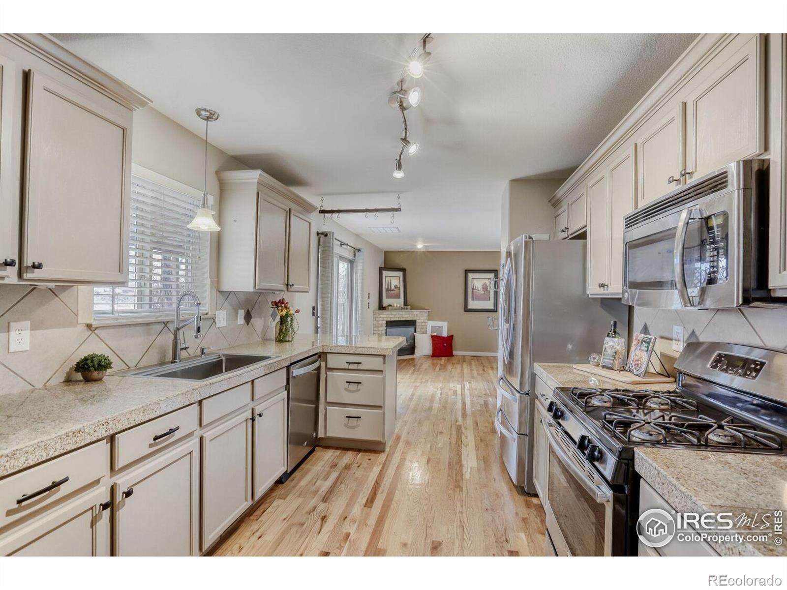 MLS Image #4 for 4060  montmorency place,loveland, Colorado