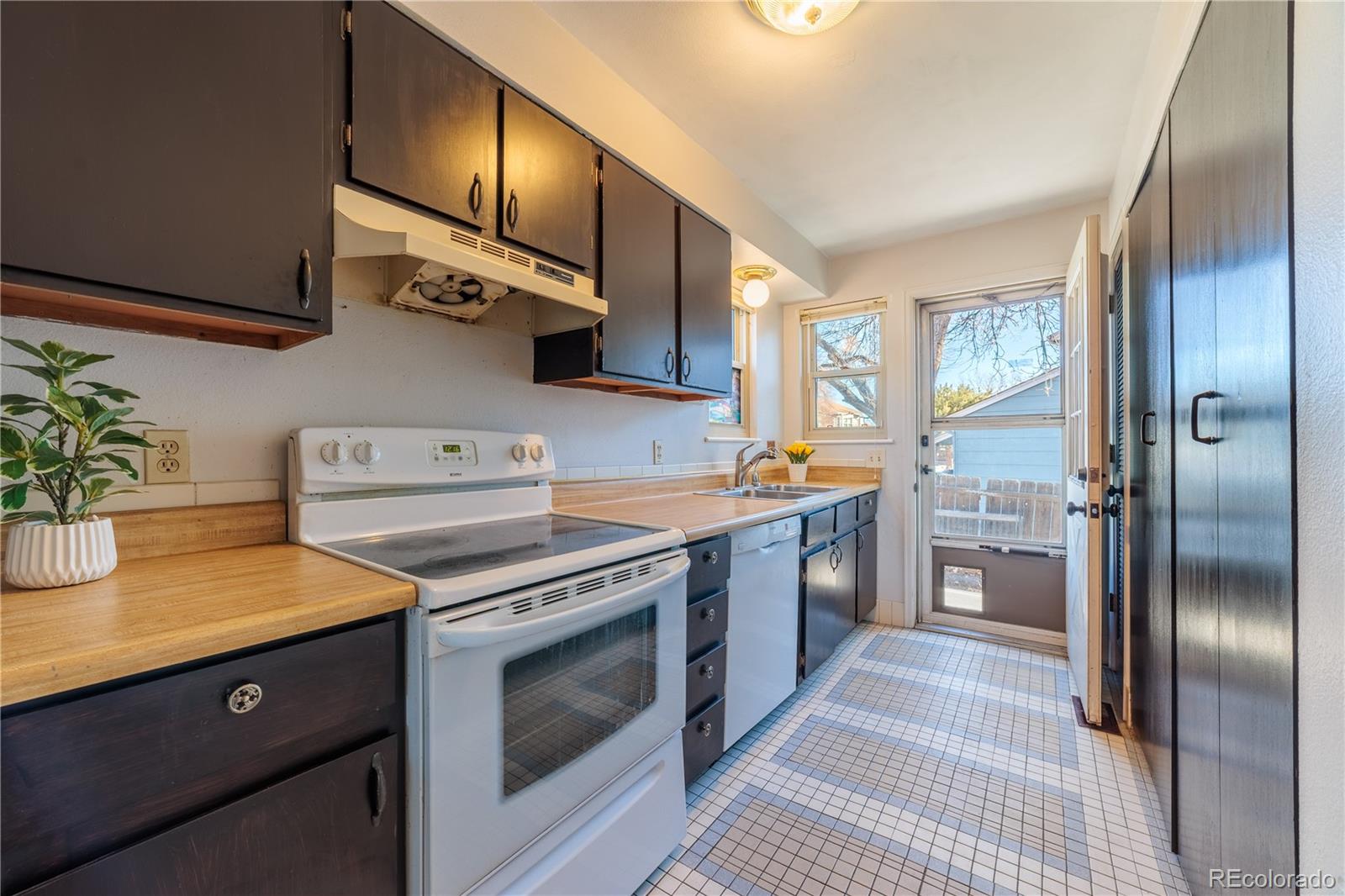 MLS Image #12 for 8212  washington street 21,denver, Colorado