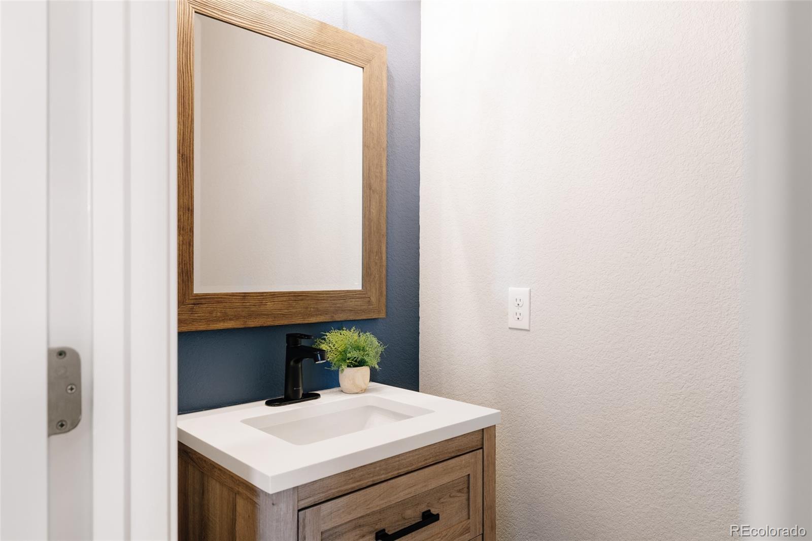 MLS Image #9 for 5191  willow way,denver, Colorado