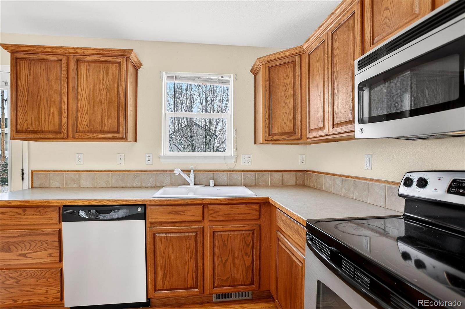 MLS Image #8 for 1842  ance street,strasburg, Colorado