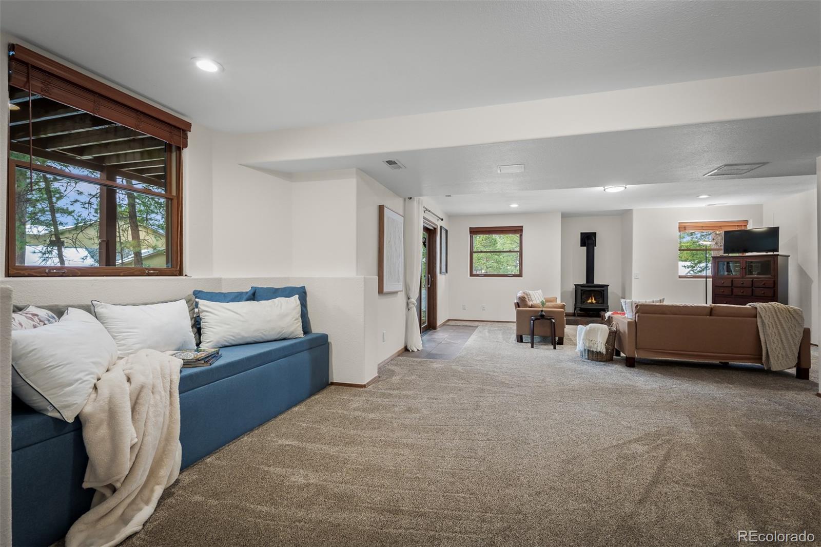 MLS Image #46 for 20070  lofty pine lane,monument, Colorado