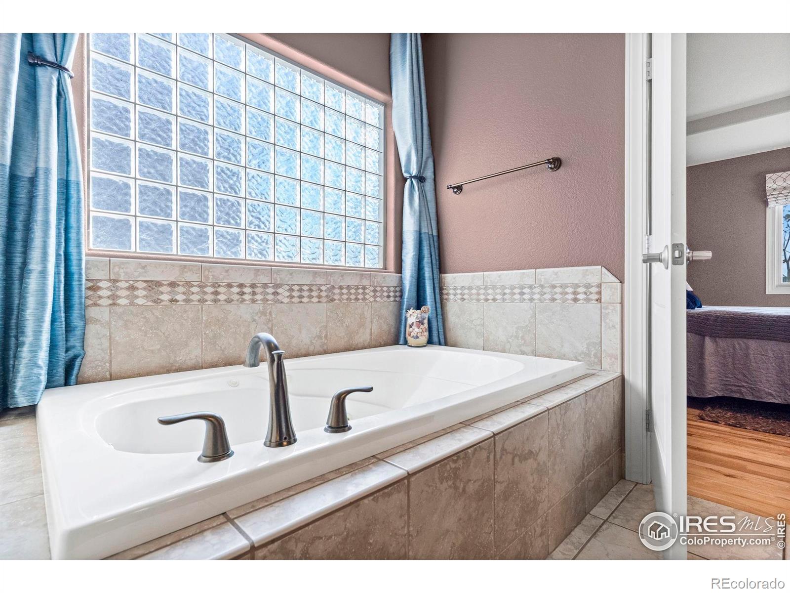 MLS Image #22 for 621  roma valley drive,fort collins, Colorado