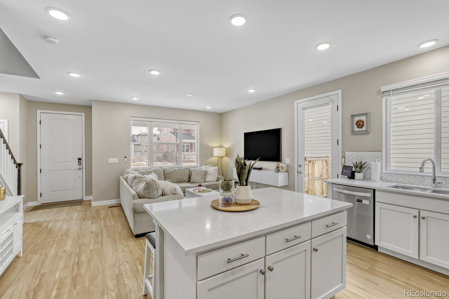 MLS Image #10 for 6329 n galena way,denver, Colorado