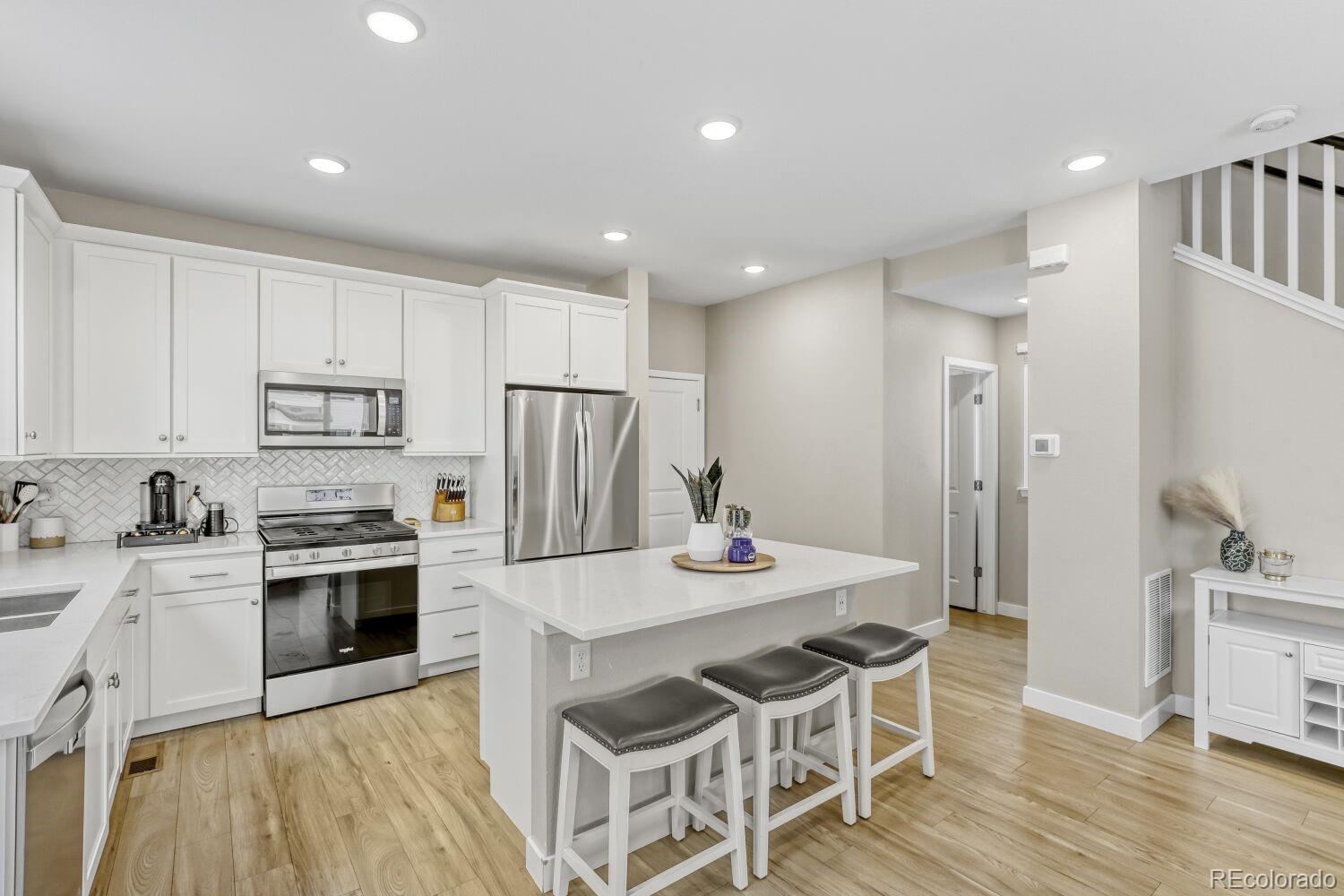 MLS Image #11 for 6329 n galena way,denver, Colorado