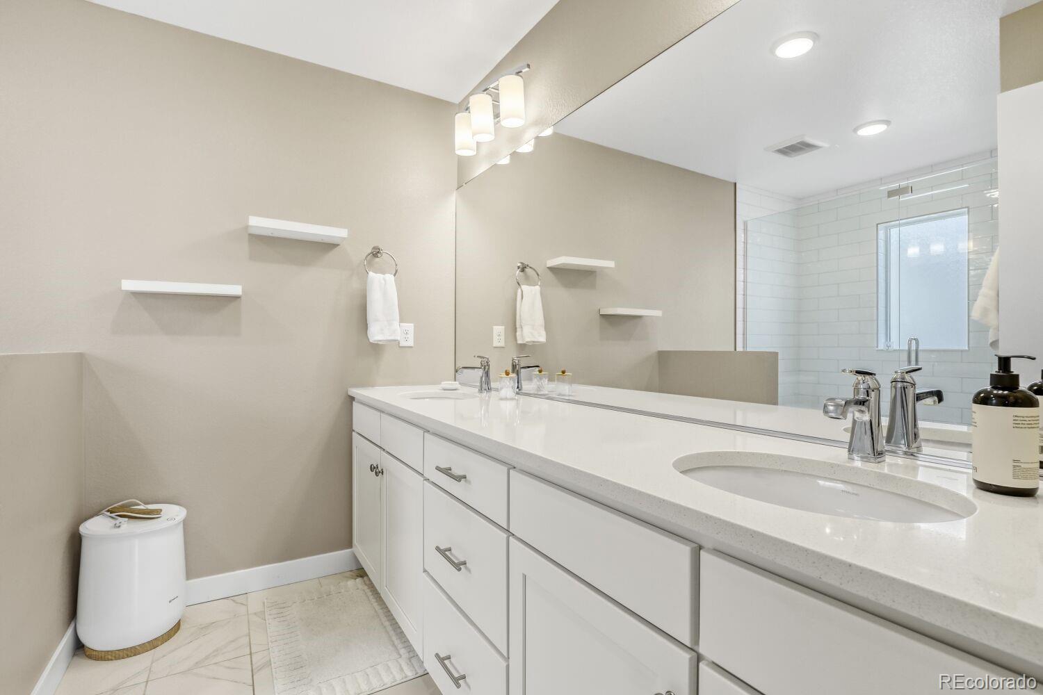MLS Image #19 for 6329 n galena way,denver, Colorado