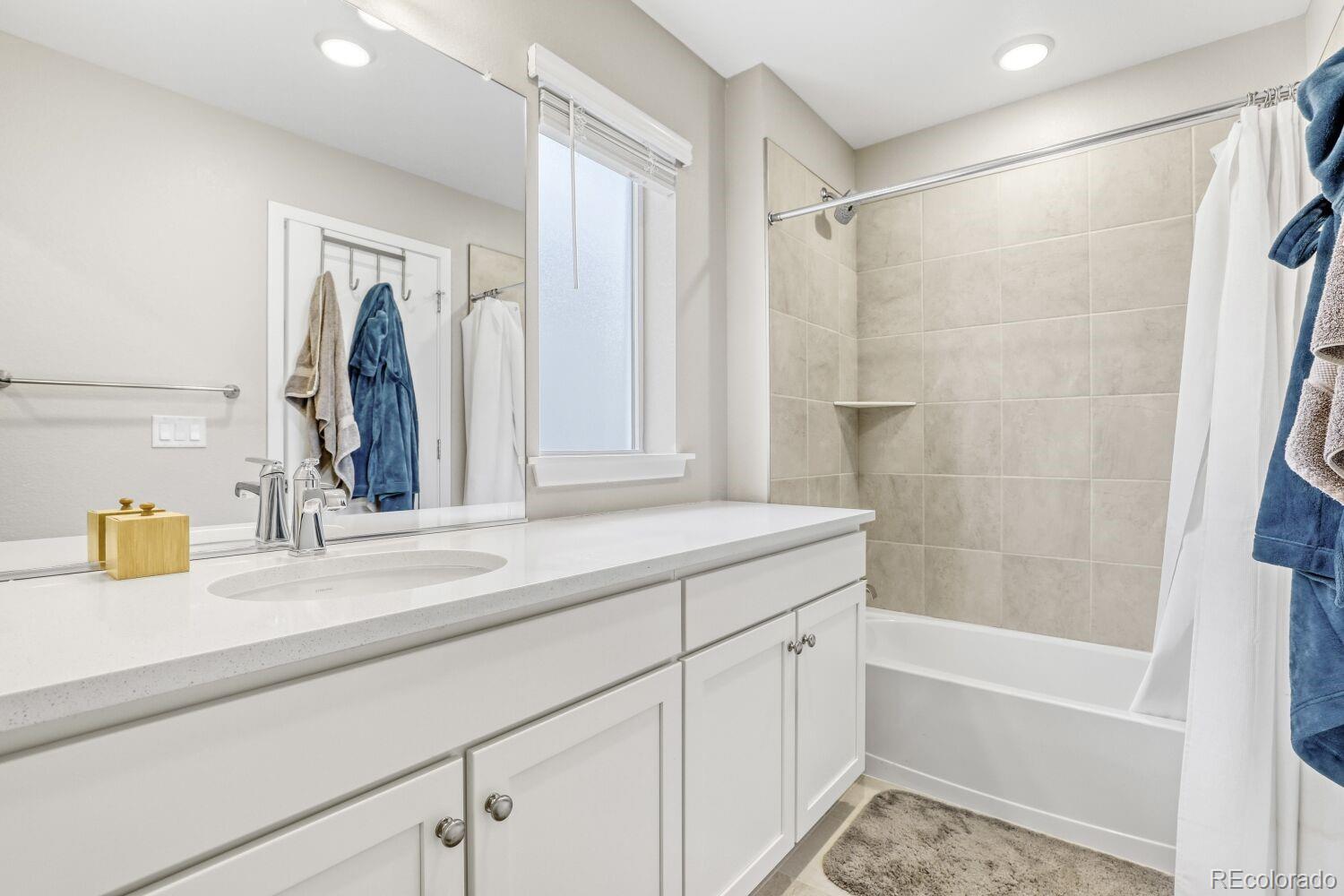 MLS Image #21 for 6329 n galena way,denver, Colorado