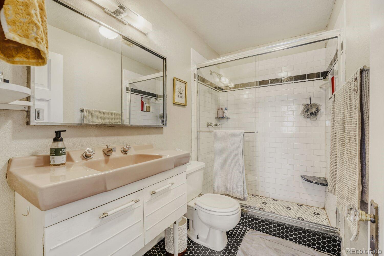 MLS Image #11 for 2351  federal boulevard 306,denver, Colorado