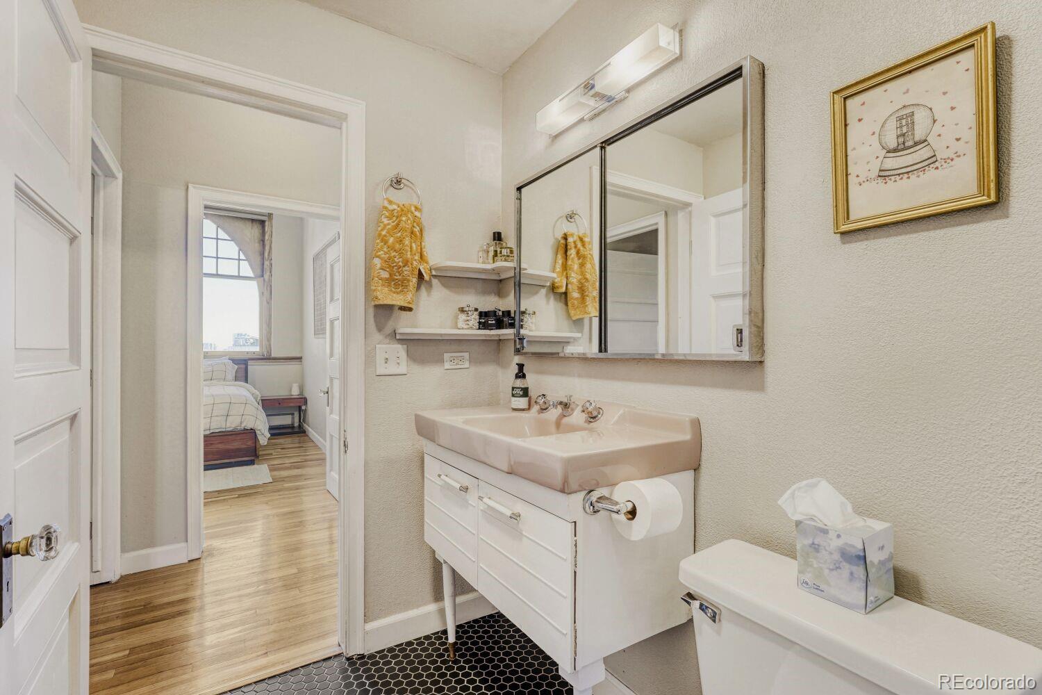 MLS Image #12 for 2351  federal boulevard 306,denver, Colorado