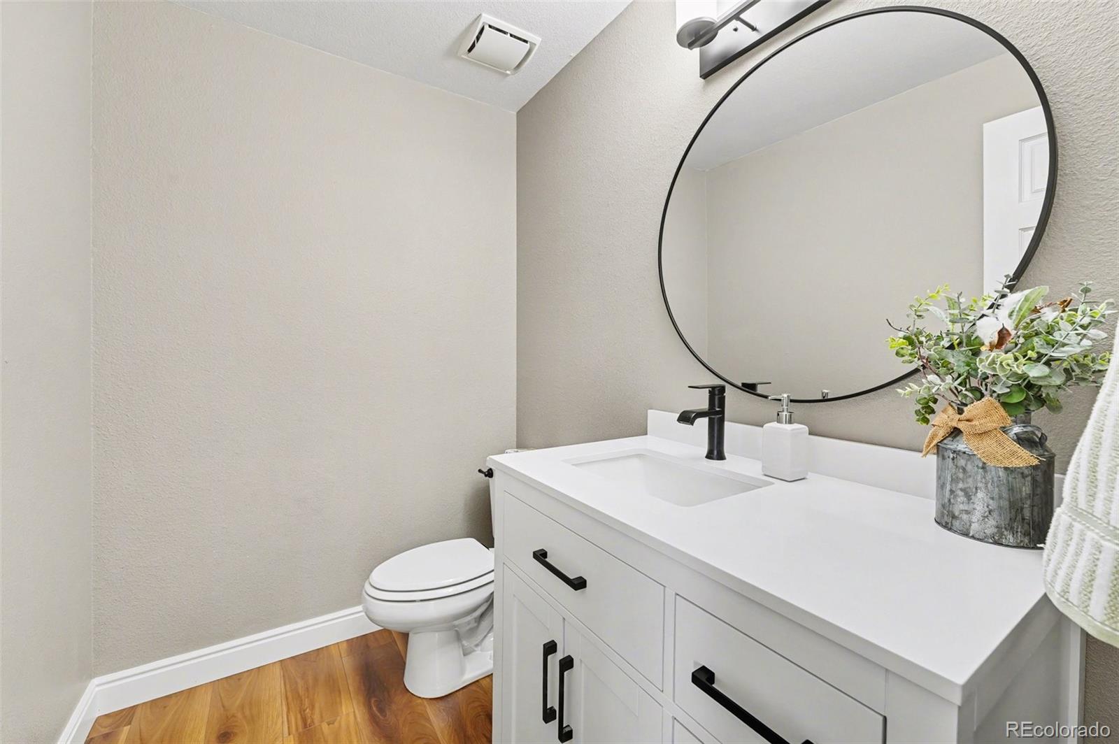 MLS Image #15 for 5101 s olathe circle,centennial, Colorado