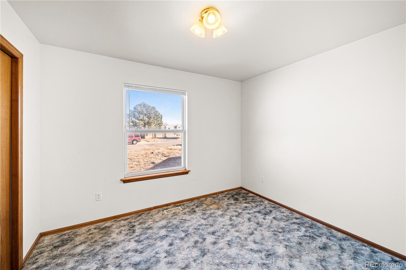 MLS Image #14 for 441 s oak creek drive,pueblo west, Colorado