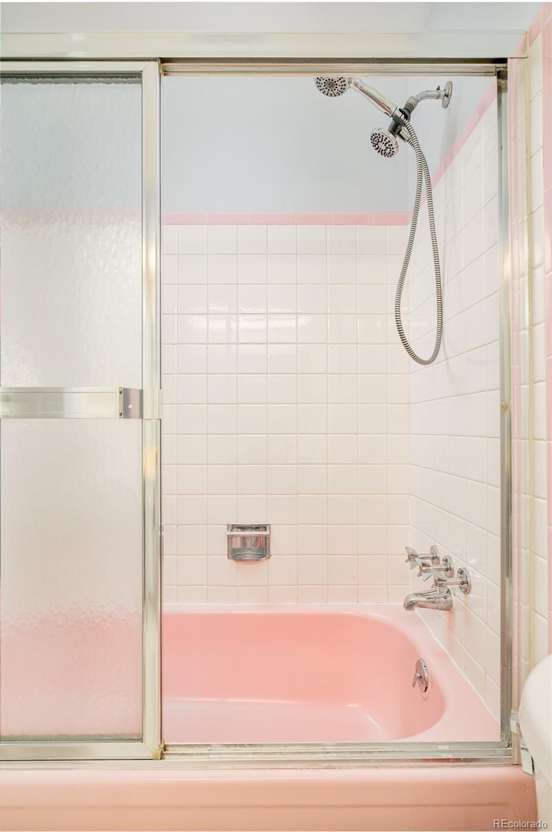 MLS Image #15 for 3073 s xanthia street,denver, Colorado