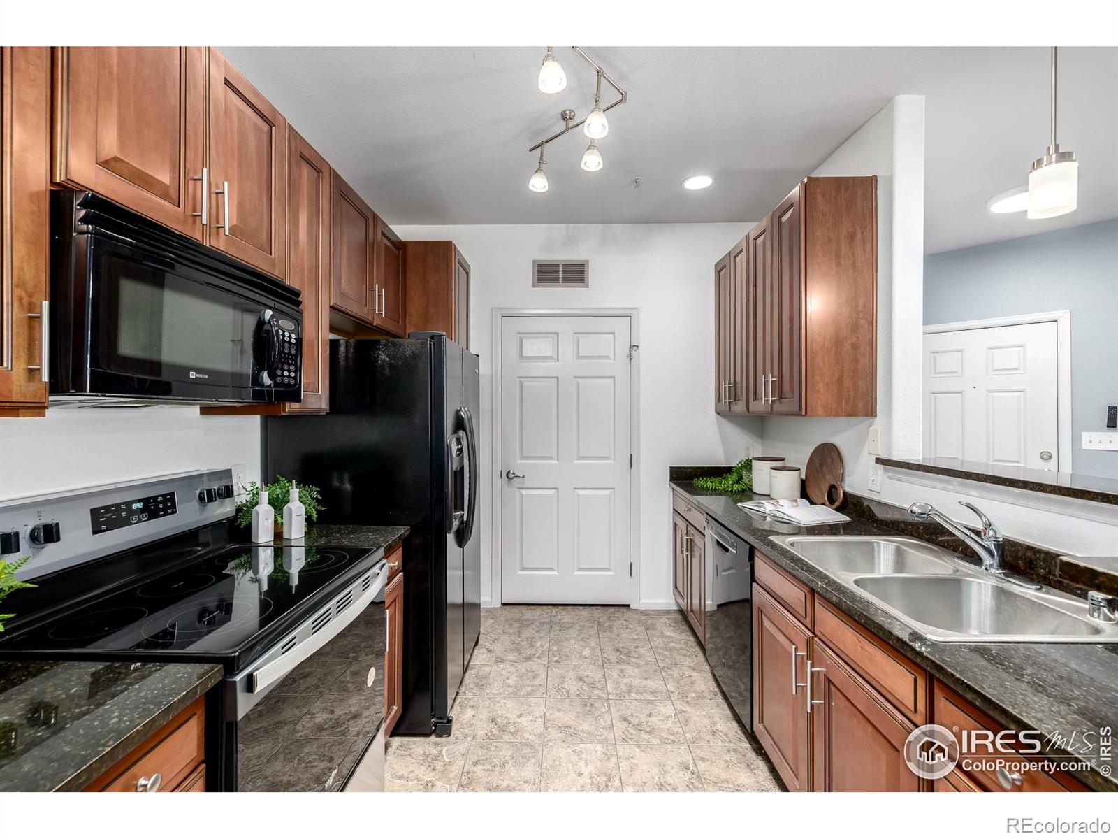MLS Image #9 for 1465  blue sky circle 204,erie, Colorado