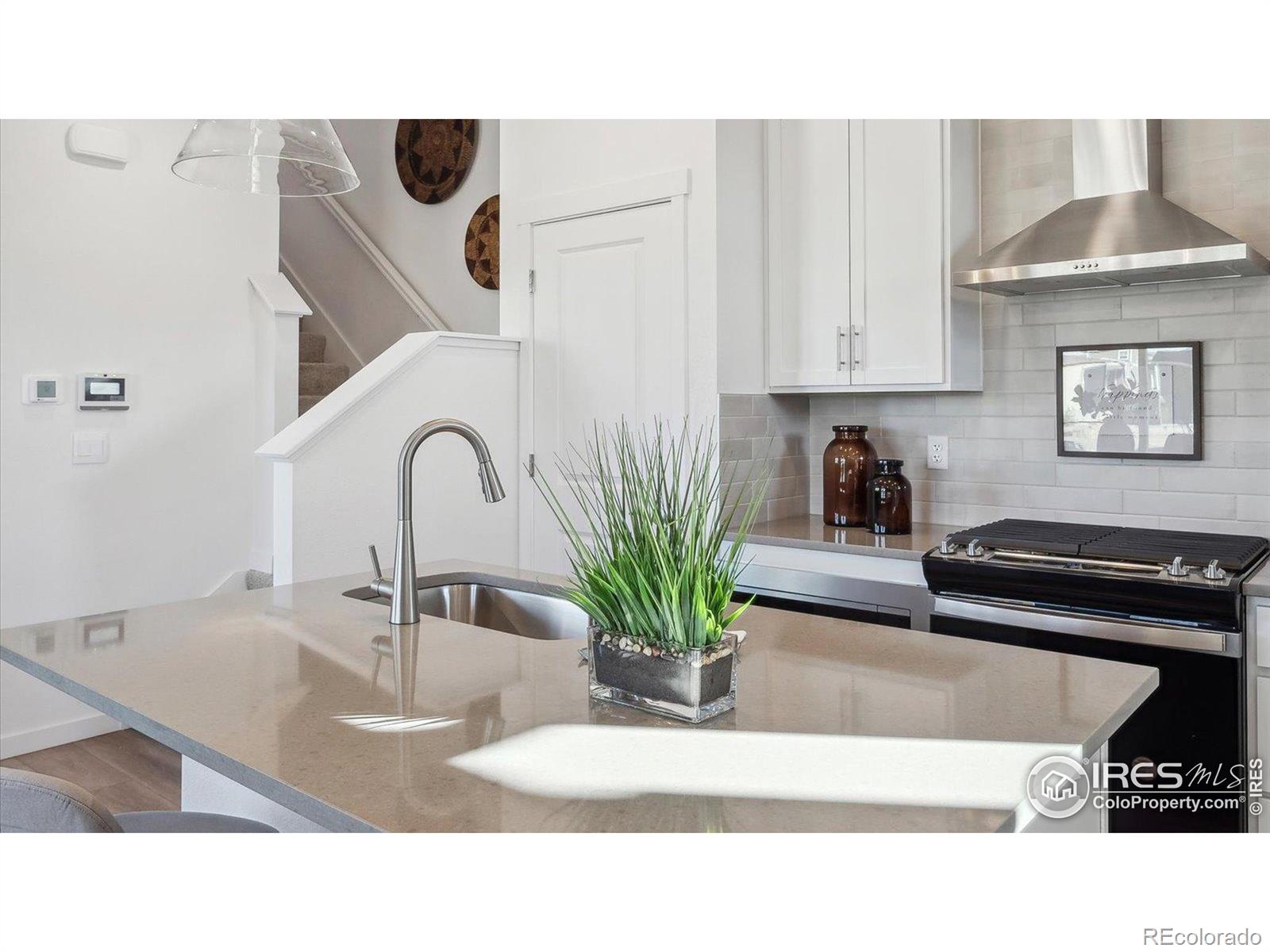 MLS Image #11 for 922  logan peak way,berthoud, Colorado