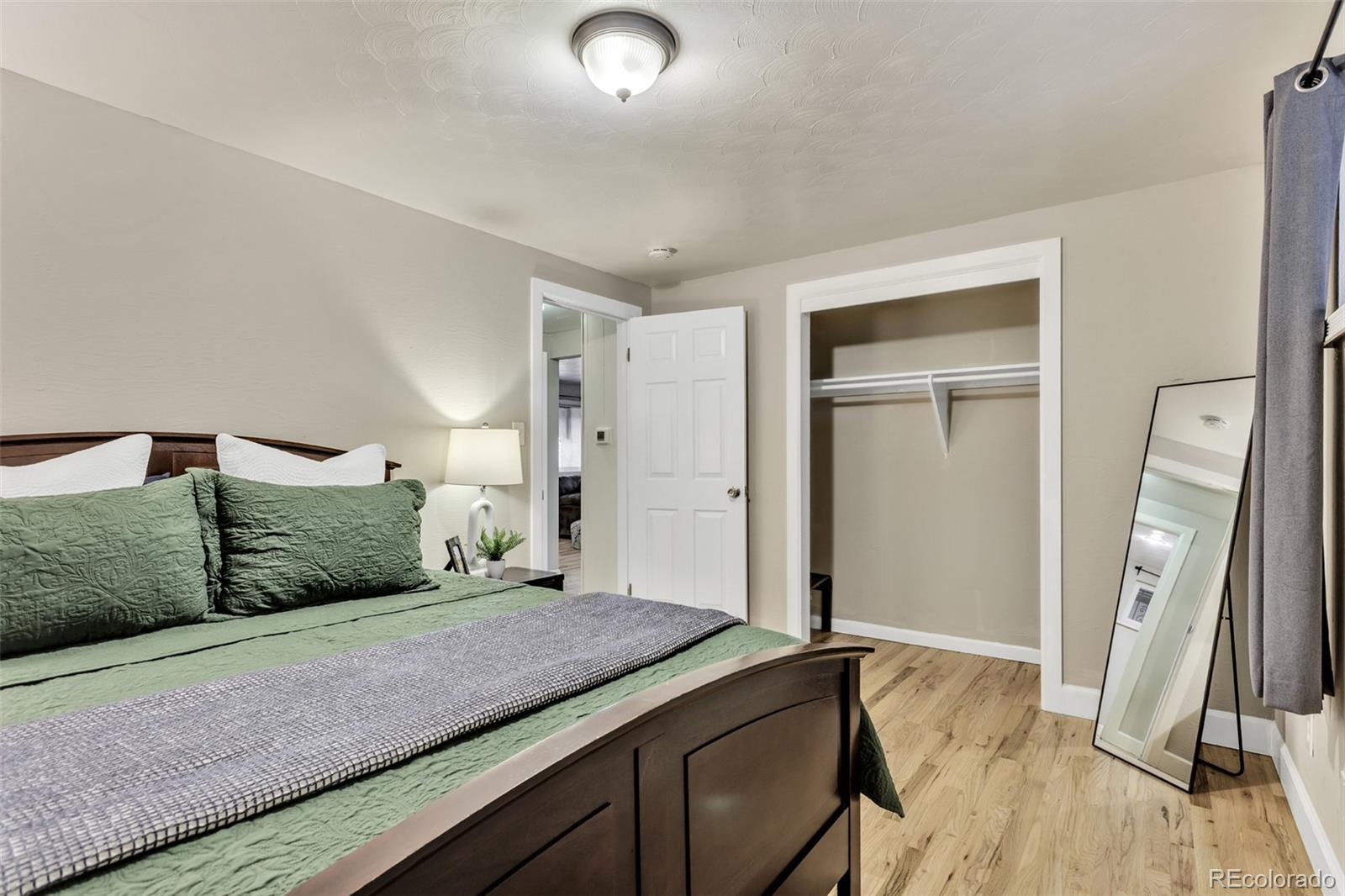 MLS Image #10 for 4971 w hurst place,denver, Colorado