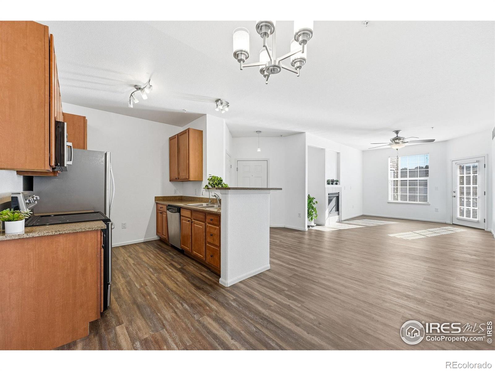 MLS Image #10 for 1425  blue sky circle 15-105,erie, Colorado